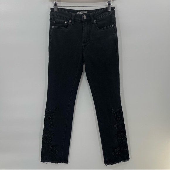 FREE PEOPLE Cutwork Cigar Dark Wash Black Faded
High Rise Cropped Jean Pants 25 - Picture 2 of 9